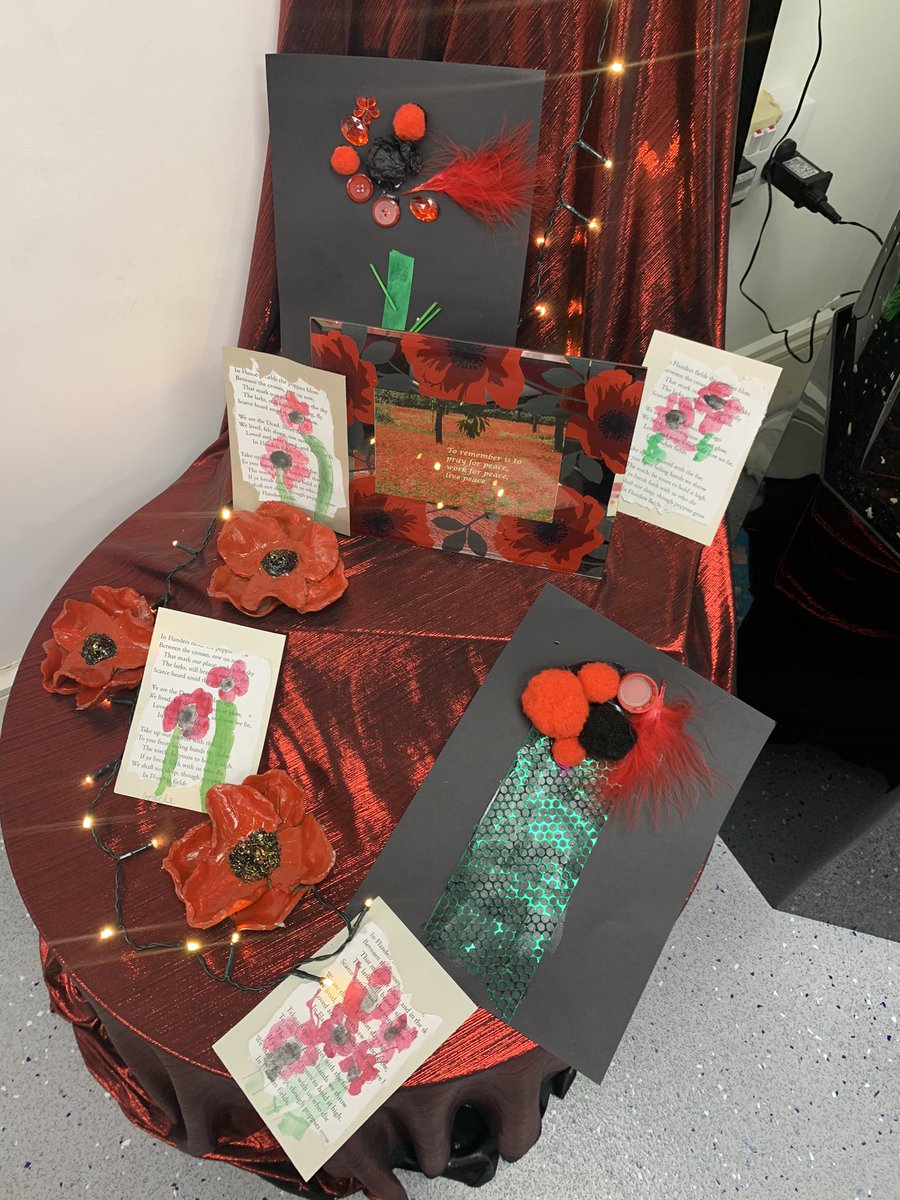 The children have been adding their beautiful poppies to our Remembrance display to mark Remembrance Day @StJosephStBede @RCSalfordEd #RemembranceDay #SJSBRE #SJSBHistory #SMSC