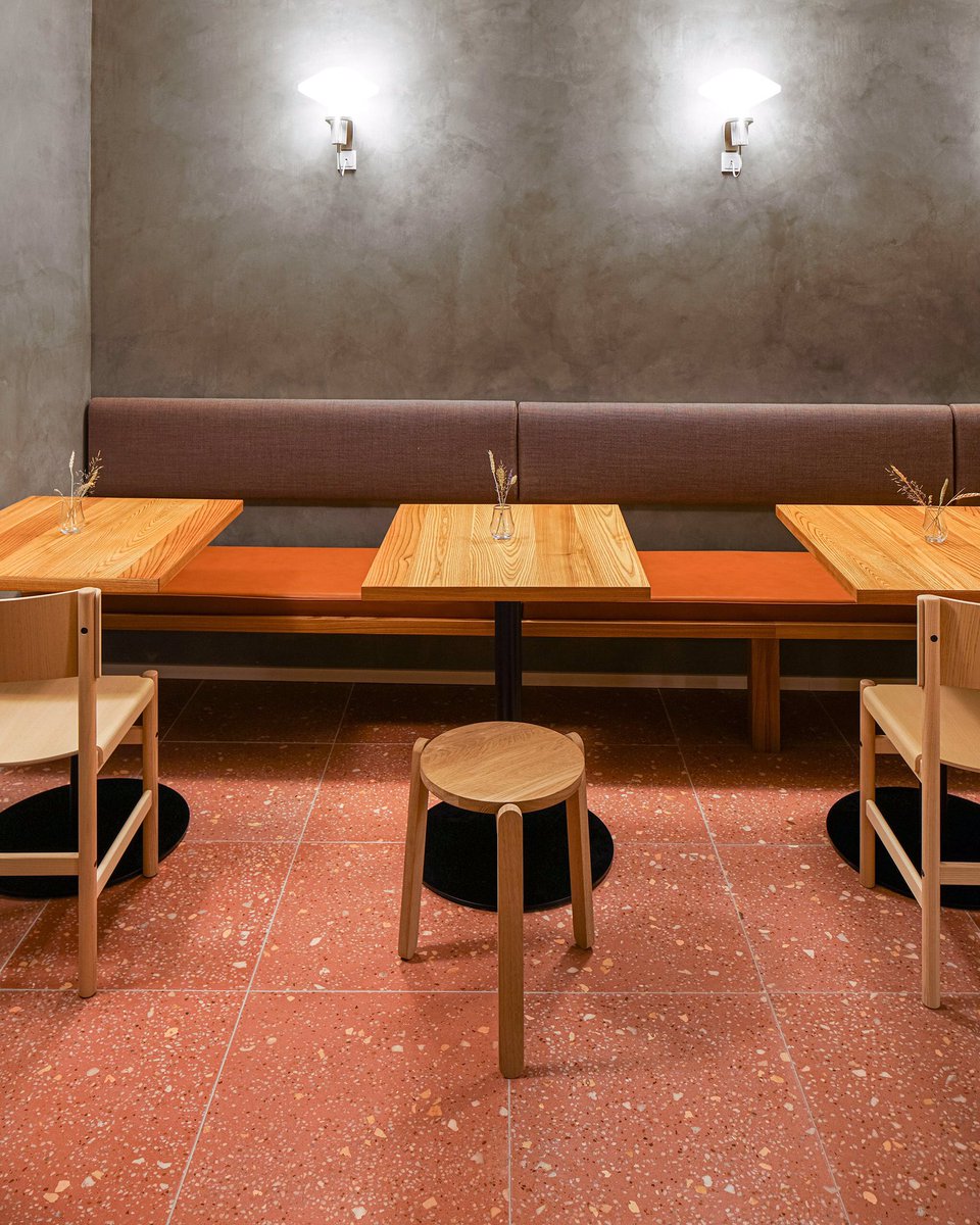 HuguetMallorca's tweet image. These are our ‘academy red’ 50x50x2cm tiles in the new bar of @aabenbryg brewery in Aarhus. A design by #atmdesign 😊😊😉😉
#terrazzobyhuguet #CO2neutraltransport #handmadeinmallorca 
.
Photo by @sucopataruco
