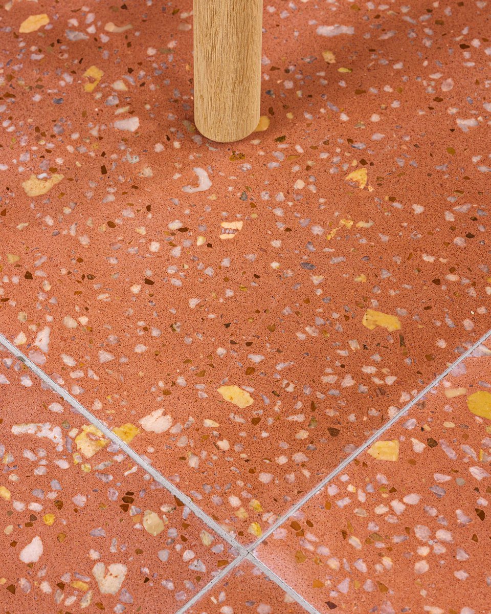 HuguetMallorca's tweet image. These are our ‘academy red’ 50x50x2cm tiles in the new bar of @aabenbryg brewery in Aarhus. A design by #atmdesign 😊😊😉😉
#terrazzobyhuguet #CO2neutraltransport #handmadeinmallorca 
.
Photo by @sucopataruco