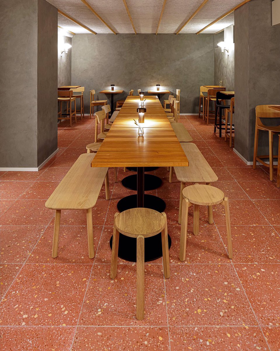 HuguetMallorca's tweet image. These are our ‘academy red’ 50x50x2cm tiles in the new bar of @aabenbryg brewery in Aarhus. A design by #atmdesign 😊😊😉😉
#terrazzobyhuguet #CO2neutraltransport #handmadeinmallorca 
.
Photo by @sucopataruco