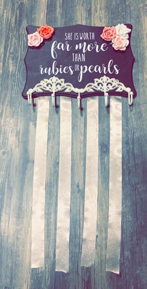 shopsunshines's tweet photo. Custom bow holders would be the perfect Christmas gift. Message me to create your very own! ✨ https://t.co/iYgf18YpQj