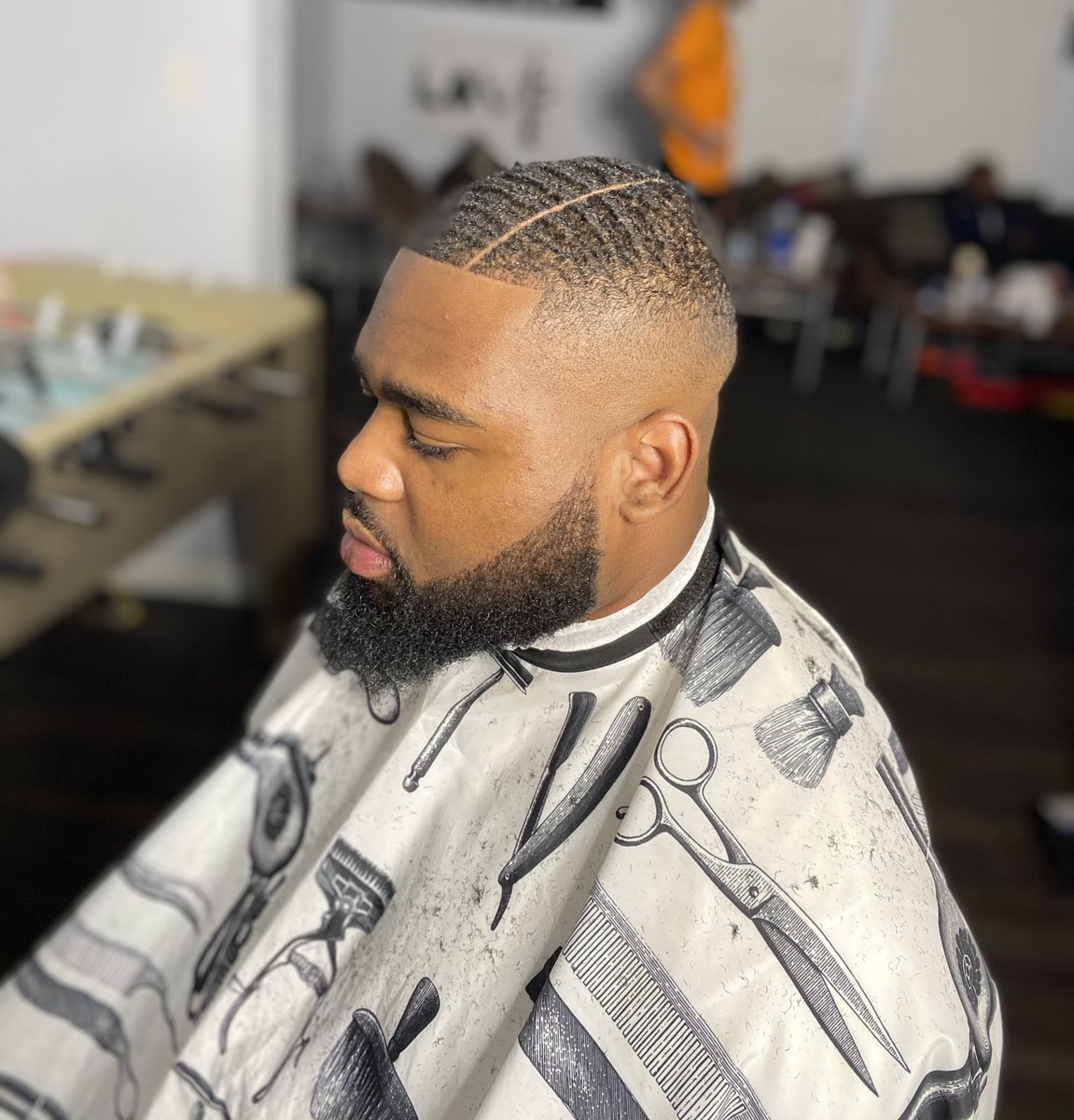 _kingRL's tweet image. Just a Houston Barber tryna boost his clientele. Get at me!

#KutsByRon 💈✂️

A simple RT will save a life