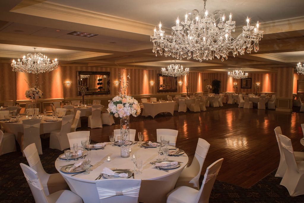 SterlingNJ's tweet photo. Amber uplighting is a great choice for fall weddings. Come to think of it, ALL uplighting colors are a great choice for fall weddings. There are no rules, so have fun! You do you! https://t.co/YdvoE7O6YA https://t.co/YgMe9likQS