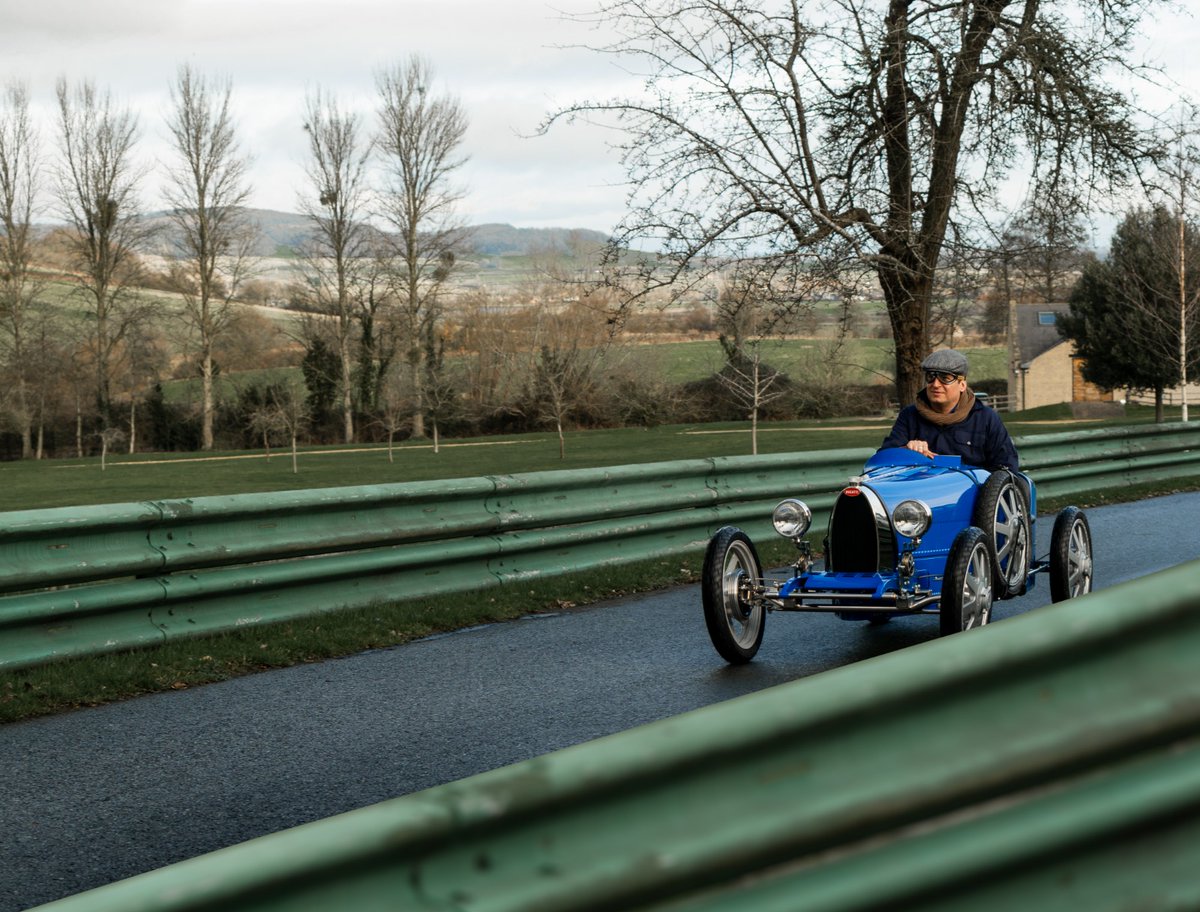 revistaalianza's tweet photo. El Bugatti Baby II ya es oficial 🎖

The Little Car Company concretó un acuerdo con el club de dueños de @Bugatti para reconocer al pequeño auto 🤝😎 

Inspirado en el #LyonGP, el #BugattiBabyII es eléctrico y acelera de 0 a 60 km/h en 6 segundos 🚗⚡ https://t.co/nVMDie0Pb2