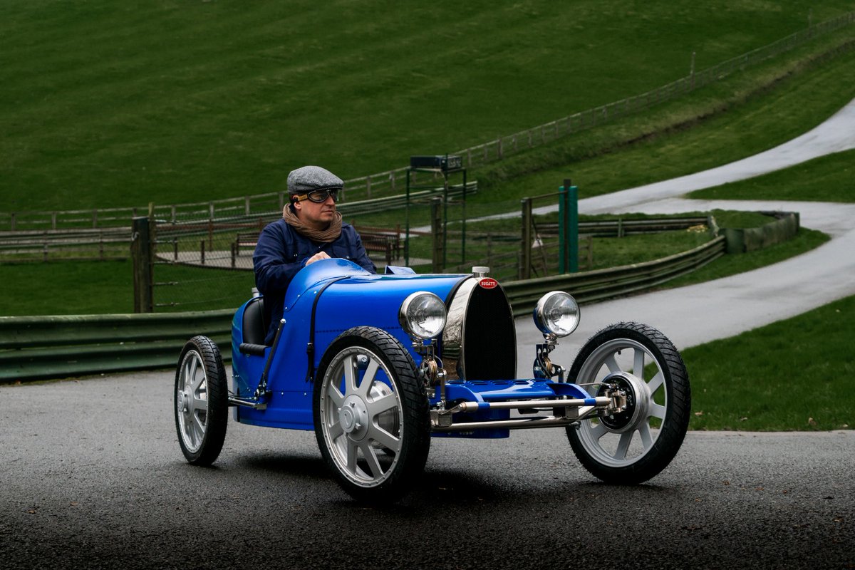 revistaalianza's tweet photo. El Bugatti Baby II ya es oficial 🎖

The Little Car Company concretó un acuerdo con el club de dueños de @Bugatti para reconocer al pequeño auto 🤝😎 

Inspirado en el #LyonGP, el #BugattiBabyII es eléctrico y acelera de 0 a 60 km/h en 6 segundos 🚗⚡ https://t.co/nVMDie0Pb2