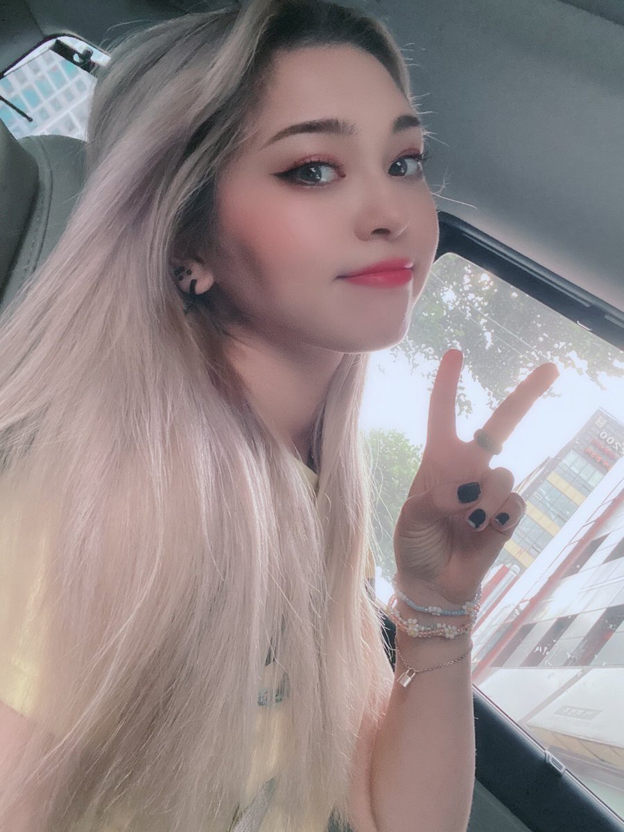 woo4y's tweet photo. porque você deveria stanear a AleXa, a thread 𓂃 https://t.co/YqPMpRj4sL