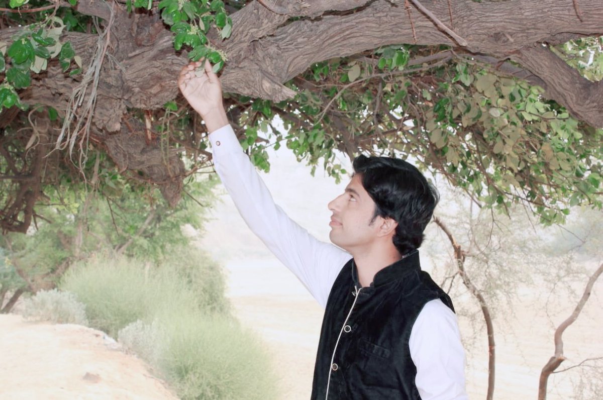 Muhamma84601532's tweet photo. :خزاں کی دھوپ سے شکوہ فضول ہے محسن
میں یوں بھی پھول تھا آخر مجھے بکھرنا تھا
💔💔💔 https://t.co/66YuNYJ1KC