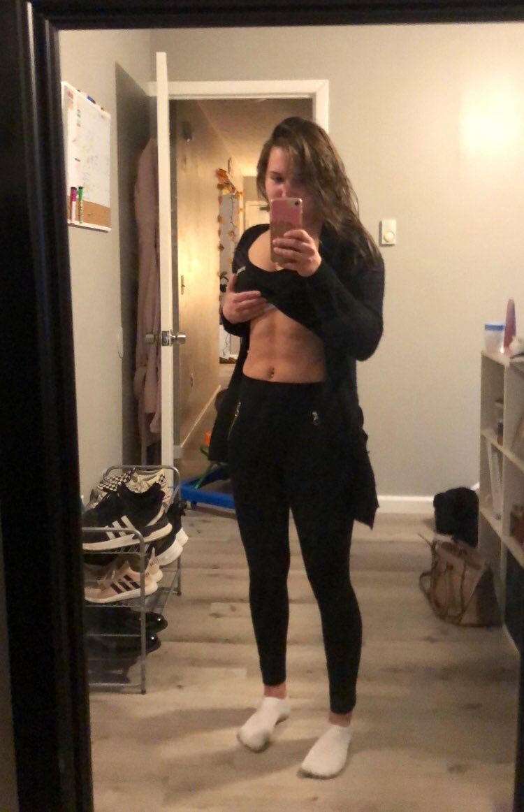 Zoe_Cyra's tweet photo. How it started:      How it’s going:             10 months difference💪🏼 https://t.co/JNtDrTOIzk