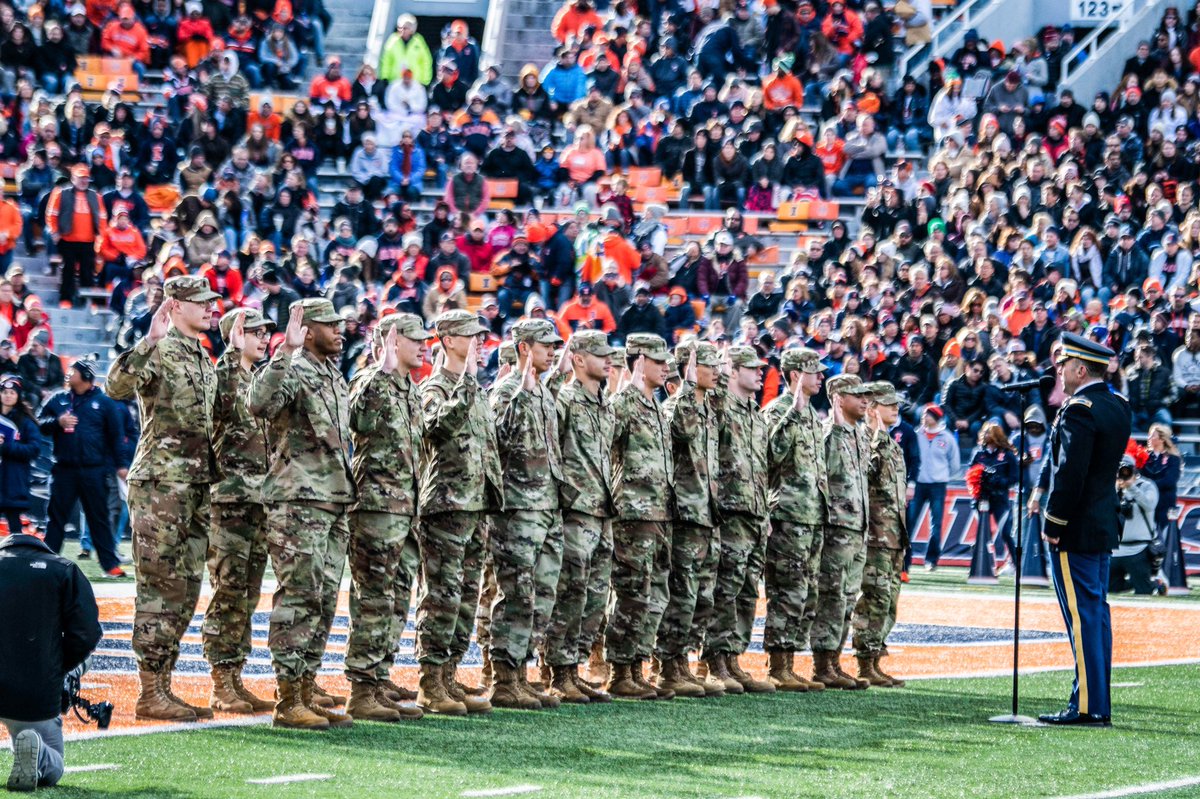 IlliniAthletics's tweet photo. Forever thankful for your service.

Happy #VeteransDay 🇺🇸 https://t.co/GVDvrQ4EX0