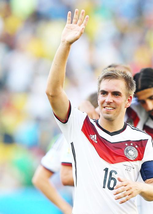 Thread about the amazing person that is  @philipplahm for his 37th birthday! made by  @NathuHutchcraft and me