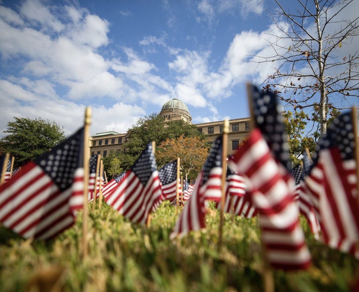 AggieShields's tweet photo. Aggie Shields would not only like to honor the Student Veterans that use our library, but all the brave men and women who have served our country. Thank you, veterans. #VeteransDay 🇺🇸 https://t.co/KCWuepVHea