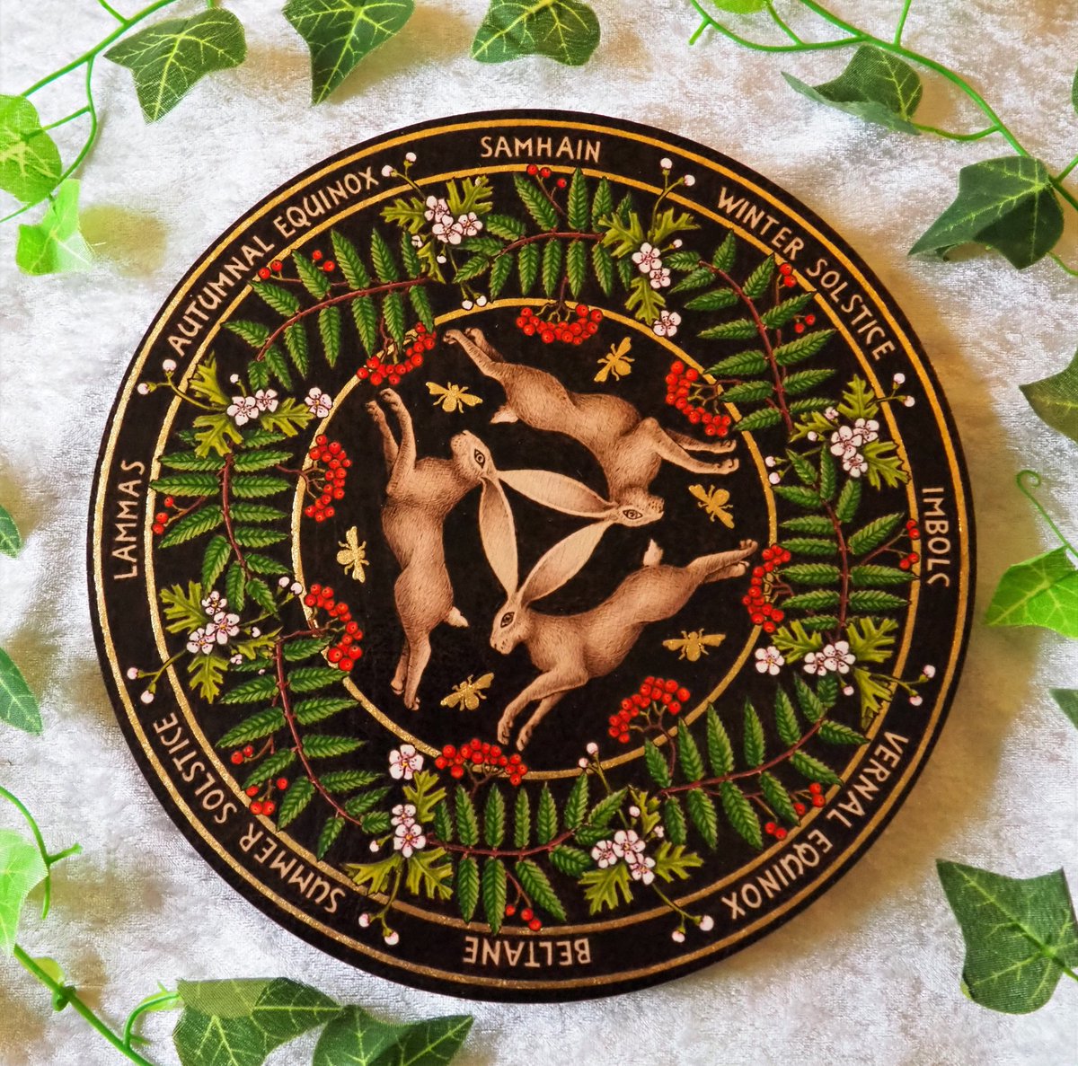 AtlasSaunders's tweet photo. A recent pyrography commissioned wall plaque. The request of Rowan and Hawthorn was such a delight to work with. #Pyrography #folkart https://t.co/OGeojratm0 https://t.co/8HW6zK9L3E