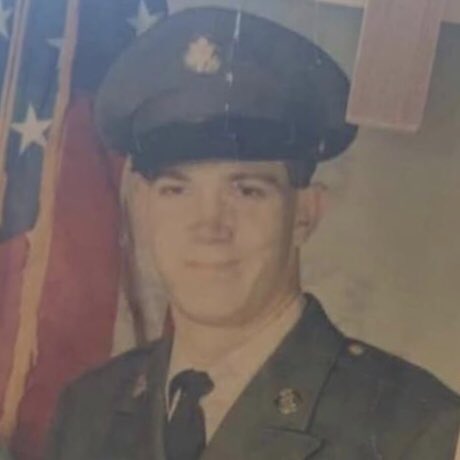HolshoeMaya's tweet photo. 🇺🇸Happy Veterans Day 🇺🇸 Thank you for your service to our country. Especially to my Grandpa Jerry, Vietnam veteran. https://t.co/6F0HPFdIro