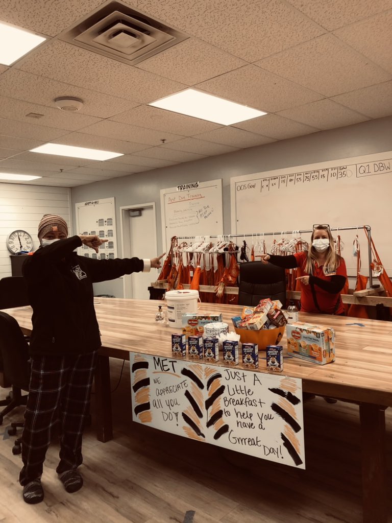 Helping MET kick off a GRRRrat Day!! This team is truly the other half to our Whole Store. Thank you for all you do each and every day!! #leanmean4418 #drivindD53