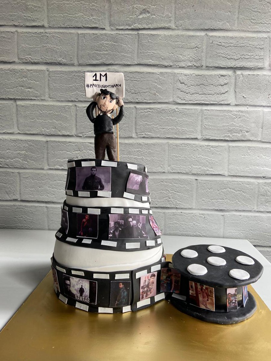 parthxholic's tweet photo. Congratulations @khushi4all ❤️ Such a beautiful thought &amp; concept behind the cake🎂 Tho I know things did mess up a little.. But it's Fine! He loved it that's what matters at end😍
 
P.S- It would be appreciative if people stop pretending they sent it 🙂🙏🏻 Thanks!
#ParthSamthaan https://t.co/wJcpvErmfc