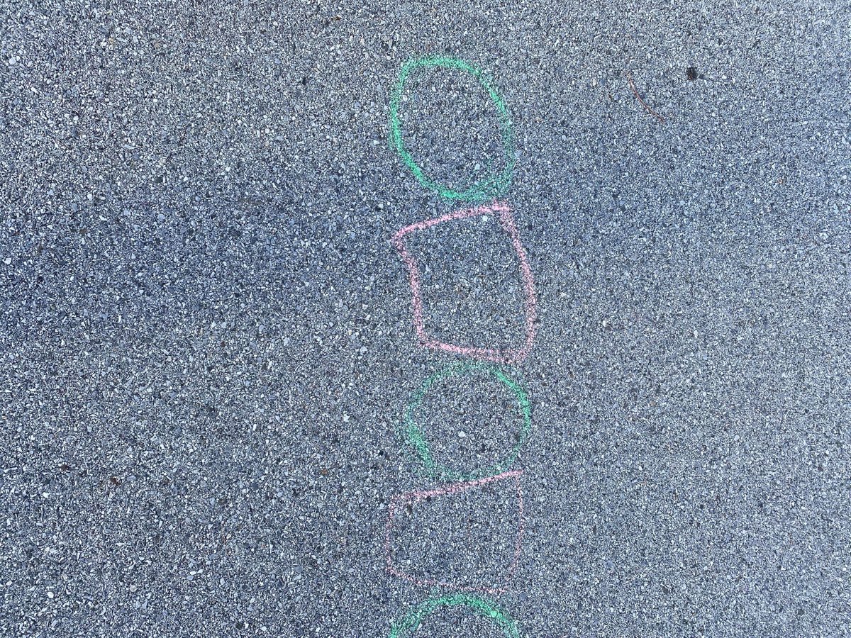 Miss_Fife's tweet photo. We had to take advantage of the beautiful weather we've been having, so we took math outside! First graders used chalk to create patterns using different shapes! 
🔵🔺🟪🔶
@FernHillES #FHEbobcats https://t.co/eRGoCEJ922
