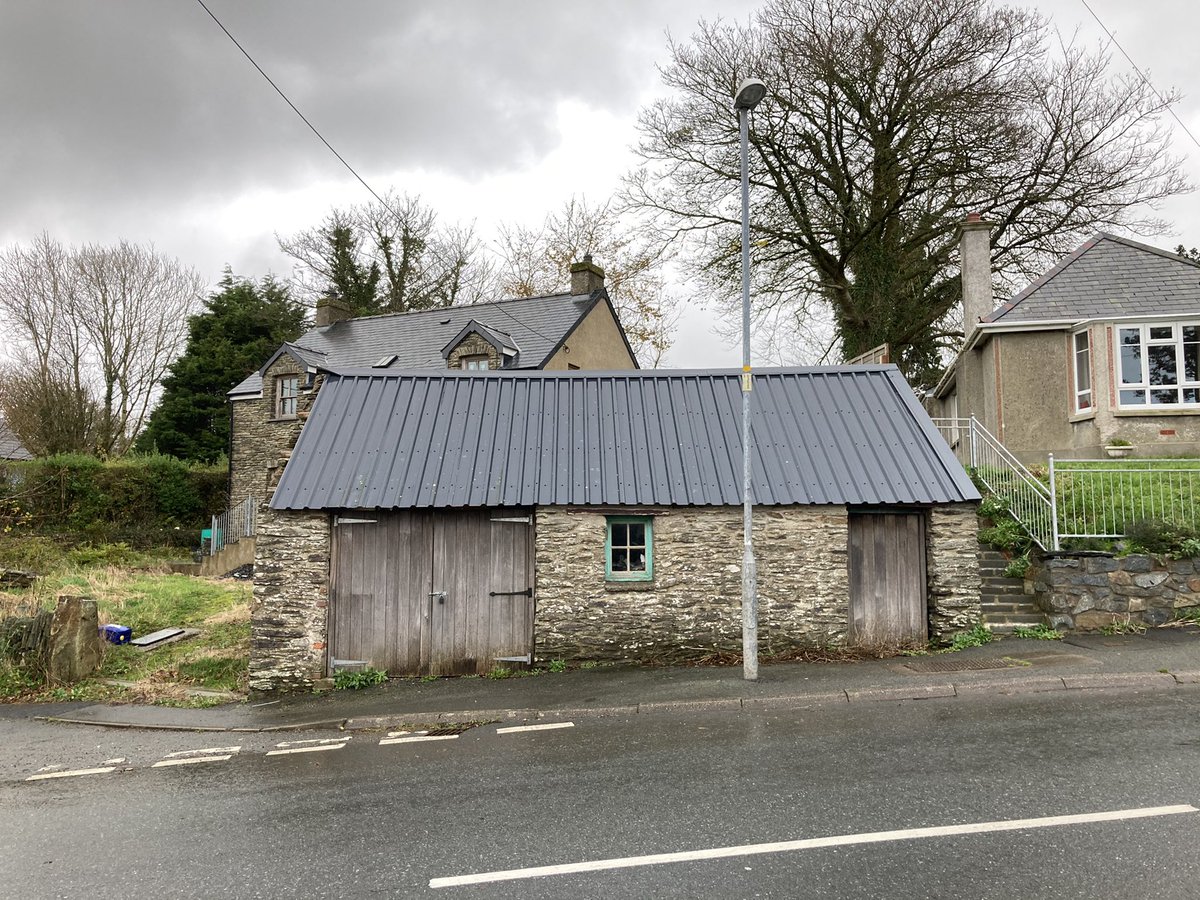 VickyCoombs_'s tweet photo. Fantastic seminar  #RIBAGuerrillaTactics @StudioBark @Rural_Office @FeildenFowles @ruraldesign on rural practice. Listening via phone in car (new technology age!) whilst driving back from site #westwales felt particularly apt! snaps I took before joining the ‘tractor end’ of m4.. https://t.co/BHXhxS2c6N
