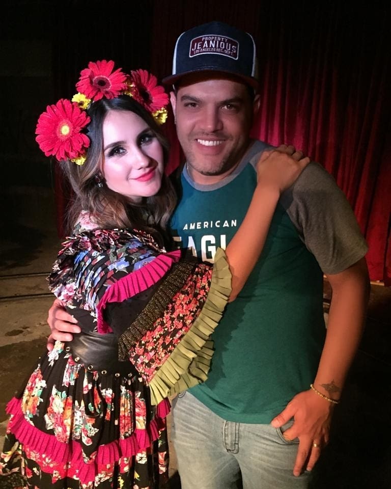 SiteRBDNews's tweet photo. 📸 Hugoquinonesmakeup: #actress #singer #superstar #dulcemaria @dulcemaria #production #single #loquevesnoesloquesoy #mua #makeup #makeup #hair #hairstyle #fridastyle #flowers #hugoquiñonesmakeup #hugoquiñonesmakeupstyle @/hugoquinonesmakeup @/beautyartmexico @/kevinmurphymx https://t.co/kW6EUYO1RA