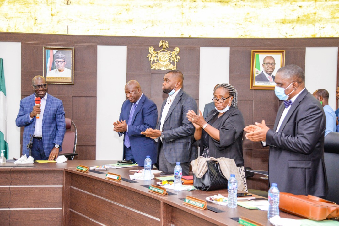 ace1yesboss's tweet photo. @GovernorObaseki dissolves cabinet, lauds contributions of ex-Exco members in devt of Edo

The Edo State Governor, Mr. Godwin Obaseki, on Wednesday, dissolved the state executive council ahead of his inauguration for a second term in office...

https://t.co/xOK9QJblM6 https://t.co/XtreuwDTXo