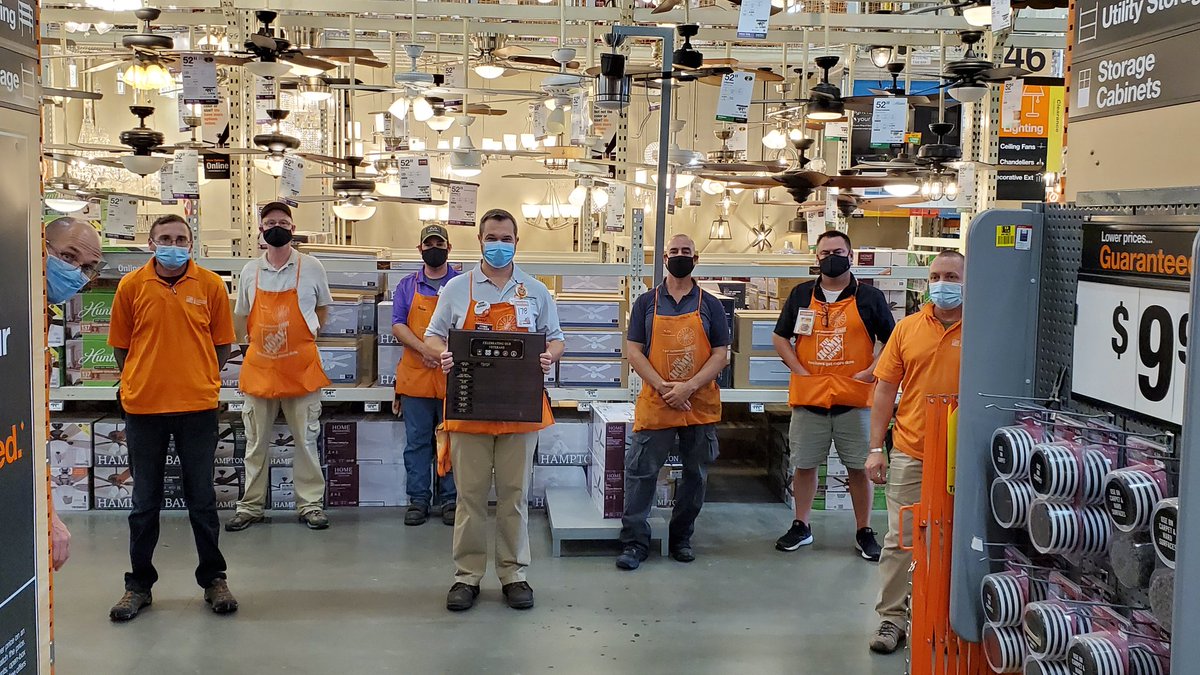 HuntingtonTHD's tweet photo. Thank you to all of our veterans here at Home Depot 3642. We are so grateful for your service. @DerekBTHD @WebbfWebb @ErinWatsonHDHR @MichaelPhilhow3 @SCL13Blue https://t.co/LHkCu5ySWF
