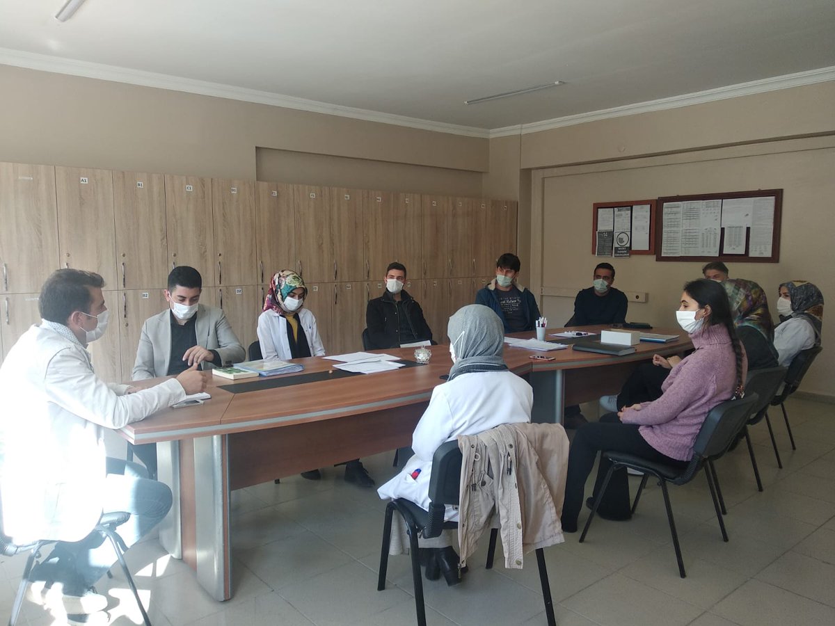 Tortum Musa Gündeş İlkokulu ve Ortaokulu öğretmenleriyle ERBAP toplantısı yaptık. İdarecilerimizin ve öğretmenlerimizin özverili çalışmalarından dolayı tebrik ediyorum. <a href="/GundesVe/">Tortum-Musa Gündeş İlk ve Ortaokulu</a> <a href="/MemTortum/">Tortum İlçe MEM</a> <a href="/ErbapE/">ERBAPErzurum</a>