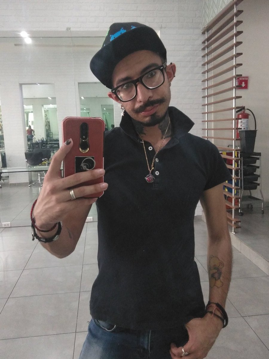 Saidyuyi1's tweet photo. Feliz miercoles brillen como la estrella del amanecer #hot #gay#diamond#evil#sex#inter https://t.co/CtG8uyXMEv