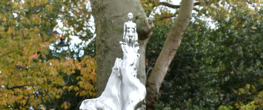 HackneyAbbott's tweet image. Pleased to see the great feminist #MaryWollstonecraft honoured after 200 years. And it is in a lovely garden square in Stoke Newington. But what a disappointing statute. Tiny, shiny and completely inappropriate