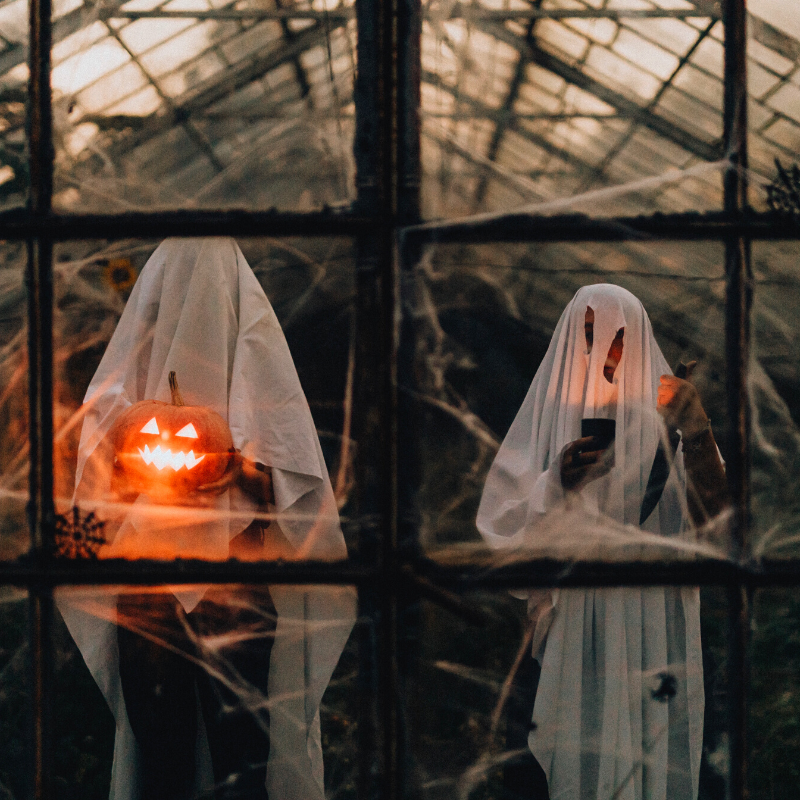 How did you spend this Halloween? 🎃👻

📸 credit: <a href="/kaboompics/">Kaboompics</a>

#Quupe #QuupeLife #Halloween2020 #Halloween #Ghosts #Candies #JackoLantern #Rental #RentFilmGear #HireACamera #Canon #Sony #Nikon #Lens #Photography #Travel #Vancouver #vancouver_canada #vancity #vancitybuzz