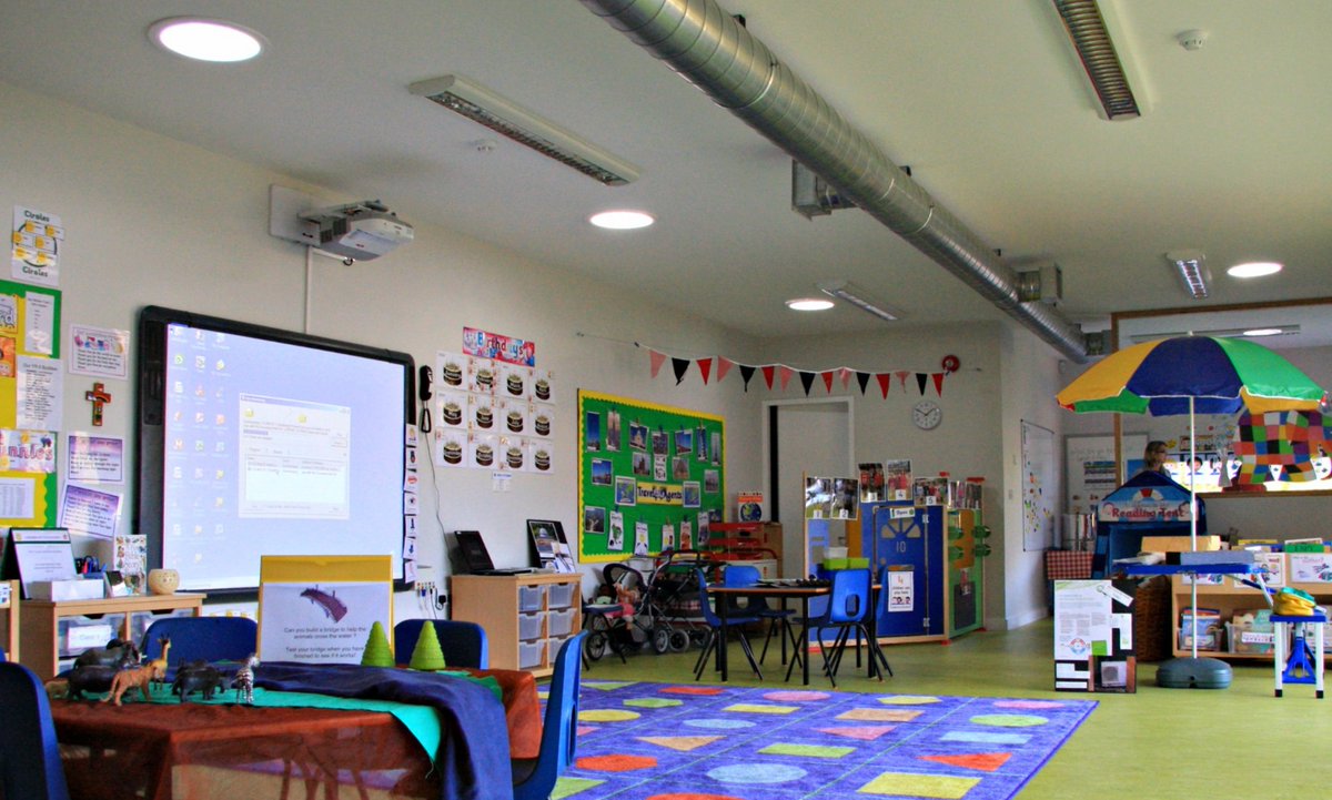 Solatube_Scot's tweet photo. It is no surprise that classroom design has a significant impact on effective learning.
Read our latest blog on Daylight to Improve Student Performance here: https://t.co/IZohJJqkku
#Education #Solatubescotland #Solatube #Designwithdaylight https://t.co/cYfkBJtYmS