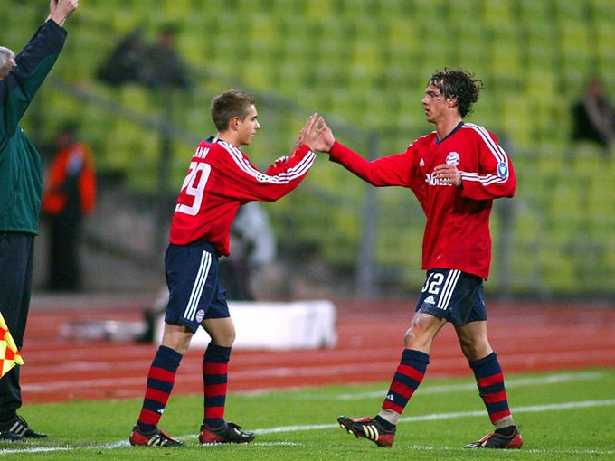 On November 13th 2002, he made his debut for Bayern Munich first team in the UCL against RC Lens as a substitute. Unfortunately he made no others appearances and he was loaned to VfB Stuttgart for two seasons.