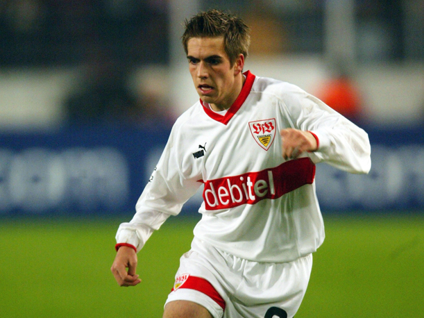 On November 13th 2002, he made his debut for Bayern Munich first team in the UCL against RC Lens as a substitute. Unfortunately he made no others appearances and he was loaned to VfB Stuttgart for two seasons.