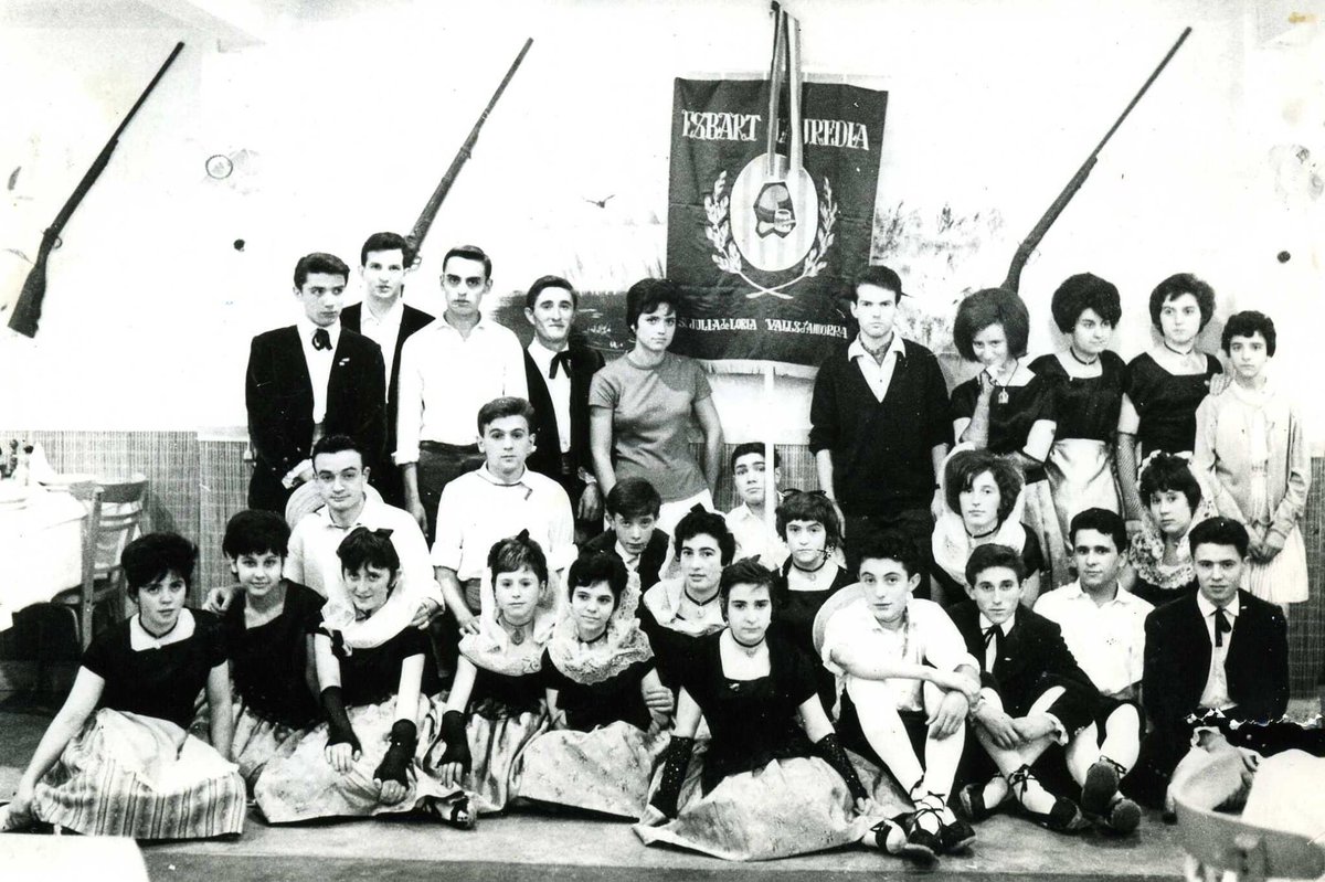 EsbartL's tweet photo. Avui volem fer el nostre homenatge virtual a DANIEL ARENY: un dels fundadors de la nostra entitat i activista entusiasta de la cultura popular del nostre país.

Et desitgem molta salut per poder gaudir de la teva companyia i suport durant molts anys més!
GRÀCIES DANIEL!!! 💙 💛❤️ https://t.co/3pTKKTl58y
