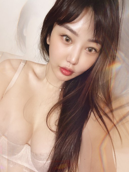 Watch Kitty Lixo's leaked NSFW photo on TwXstars