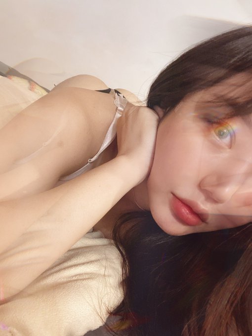 Watch Kitty Lixo's leaked NSFW photo on TwXstars