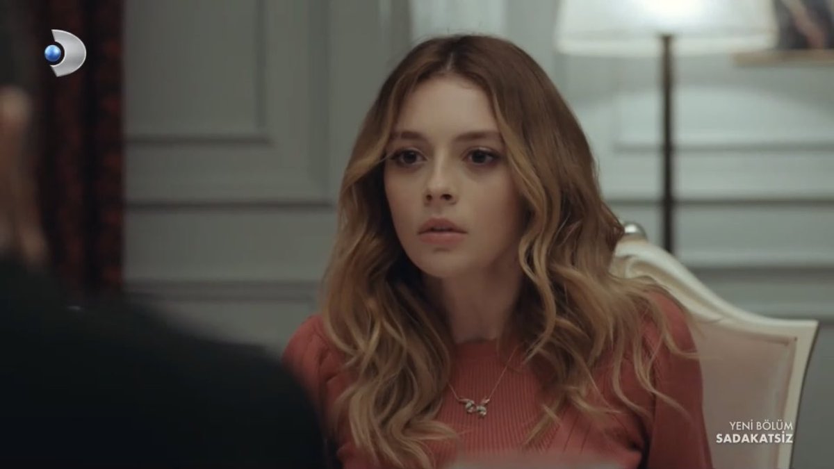 MuzikveTV's tweet photo. An itibariyle Asya kraliçeliğini ilan etmiştir, bize de önünde eğilmek düşer. Cansu Dere’ye bu akşam da hayran olduk.

#Sadakatsiz https://t.co/vPAMWPVArY
