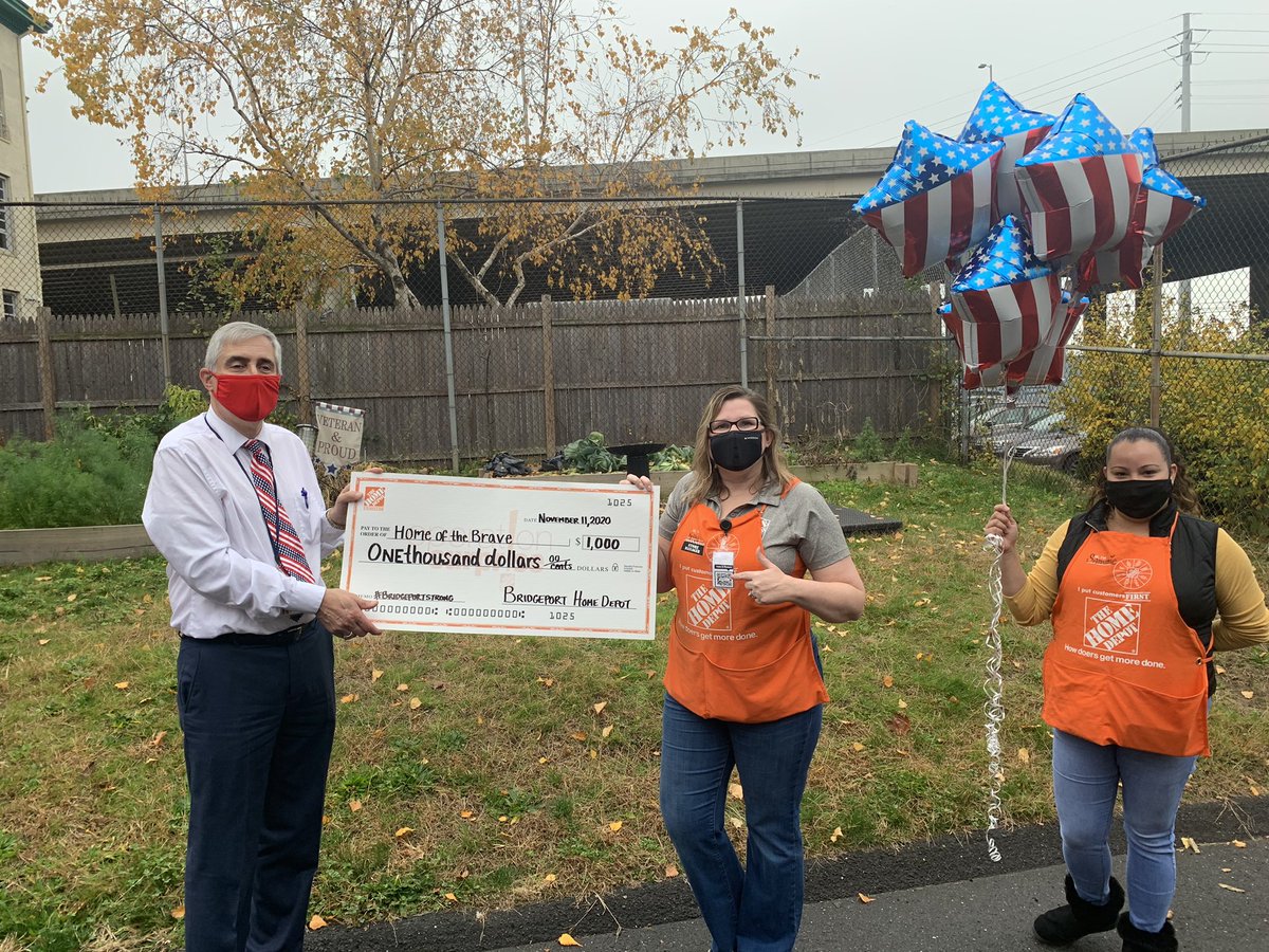 Home6213's tweet photo. Happy Veterans Day!! So happy to be able to present @HomeOfTheBrv in Bridgeport Ct with their surprise for #Operationsurprise @TeamDepotNoDiv @hmalak @JasonArigoni @JPhillipsD176 @kelly_presti @AcevedoRosemary @Sammie0887 https://t.co/N9EmssBzKD