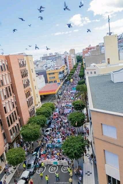 MacromuelleNo's tweet photo. Pese a los negros agüeros de "eso ya está pactado" y "por más que protesten, el muelle se hará", la Constancia de la Ciudadanía organizada pacíficamente en una encrucijada histórica logró que el proyecto de #macromuelle fuera enterrado.
¡Vivamos siempre como un pueblo unido! https://t.co/EVkMMHwbdU