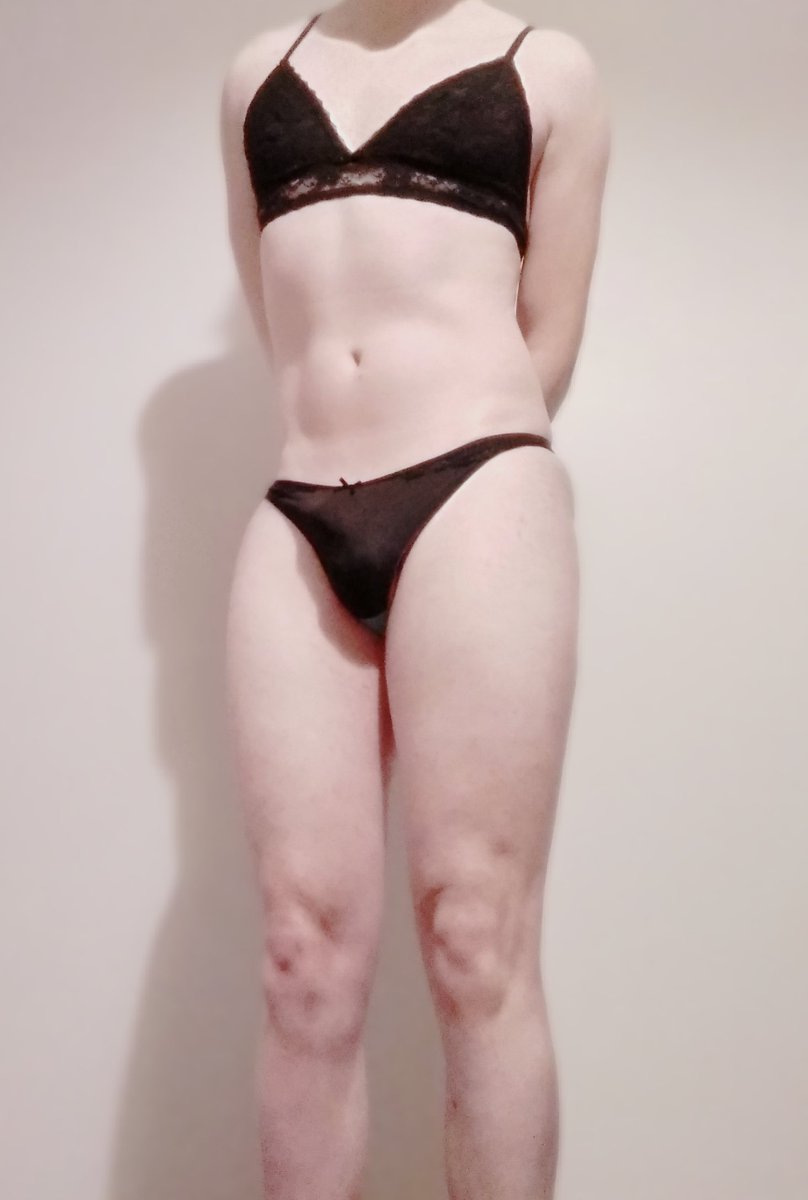 sashagoldx's tweet photo. What do you think of my outfit today? 😘 Feeling so hot there might even be a small bulge in my panties 🤭💋 
#cd #sissy #bimbo #lingerie #sugarbaby #bimbofication https://t.co/etyxTVai7B