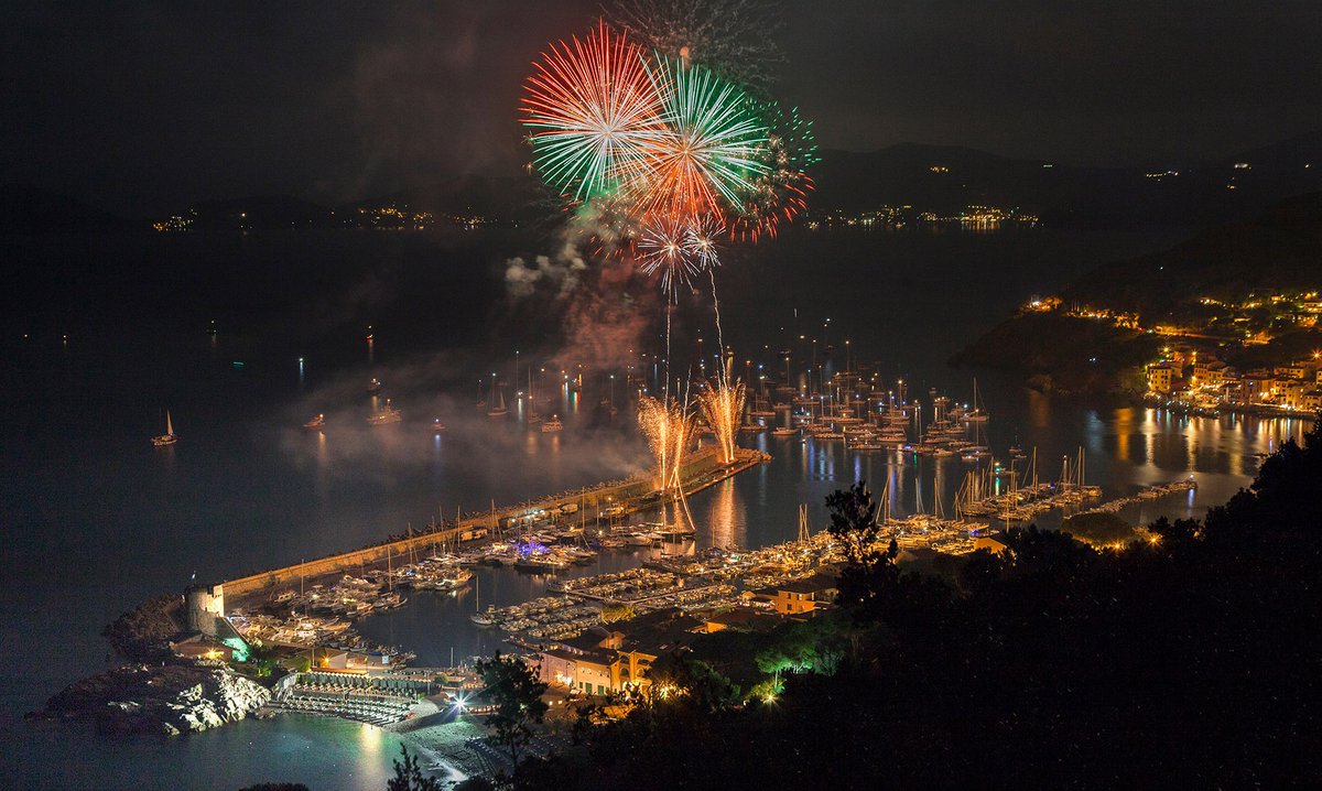 western_elba's tweet photo. #SantaChiara is the Saint Patron of the village of Marciana Marina. She is commemorated with beautiful fireworks on the 12th of August.
These are the most beautiful fireworks you can see on the Isle of Elba. They overshadow the other villages of the island for one night. https://t.co/CJyp2cIYWE
