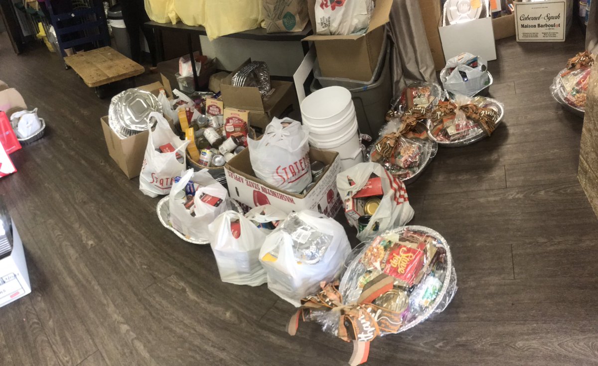 WAHCAtraining's tweet photo. Thank you WAHCA and Ont Ramp Teams for making our local shelter families Thanksgiving a special day #upsersmakingadifference #socalupsers #WAHCA #OntRamp @jrindafernshaw @air1man @jpaloupsair @mboden69 @JStanton1907 https://t.co/TvXKR4dMst