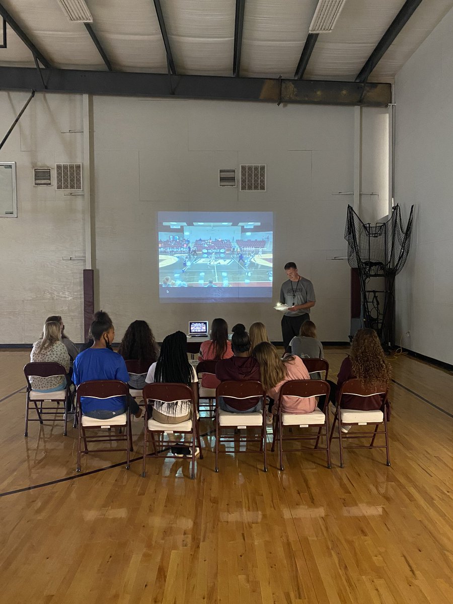 EDubHoops's tweet photo. You can learn something from every game, even if they’re wins. Be students of the game. #together #prov1423 https://t.co/Tg8Wu60rv9