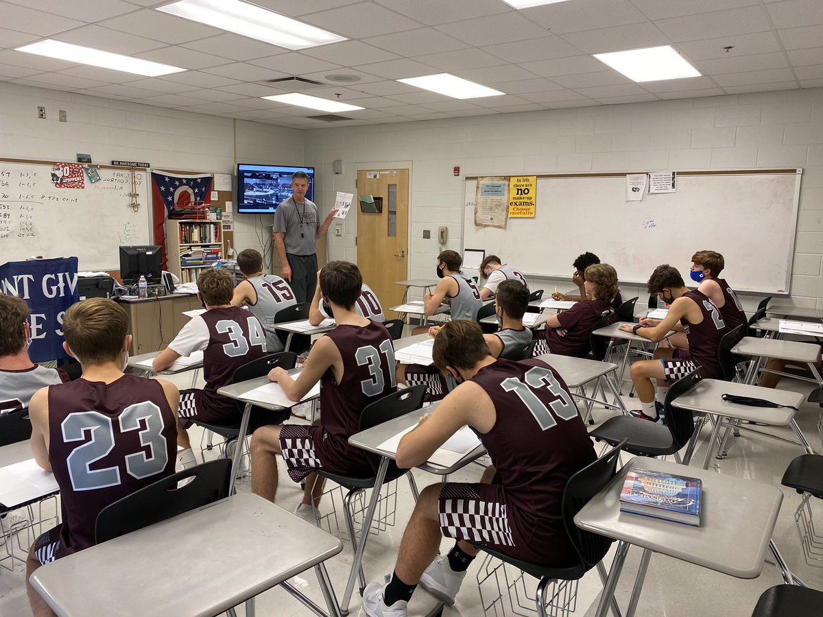 EDubHoops's tweet photo. You can learn something from every game, even if they’re wins. Be students of the game. #together #prov1423 https://t.co/Tg8Wu60rv9