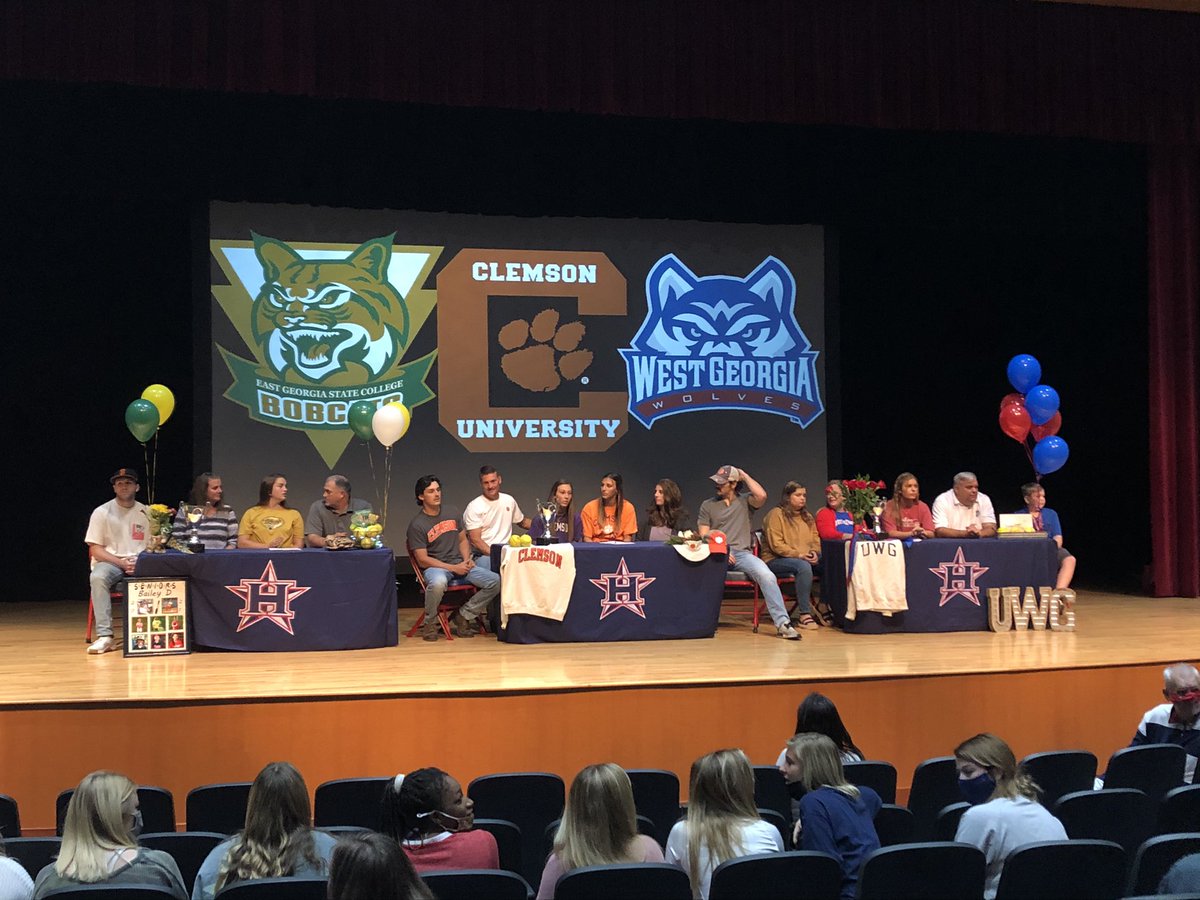 It’s been quite the few weeks for <a href="/Generals_SB/">Heritage Generals Softball</a>! Three Lady Generals are signing on the dotted line.

<a href="/rachelgibsonnnn/">Rachel Gibson</a> - <a href="/clemsonsoftball/">Clemson Softball 🥎</a> 

<a href="/baileychristol_/">bailey christol</a> - <a href="/UWGSoftball/">West Georgia Softball</a> 

@baileyd33048460 - <a href="/egscsoftball/">East Georgia State College Softball</a> 

Hear from them tonight at 6 &amp; 11 in @WRCBsports! #NSD2020