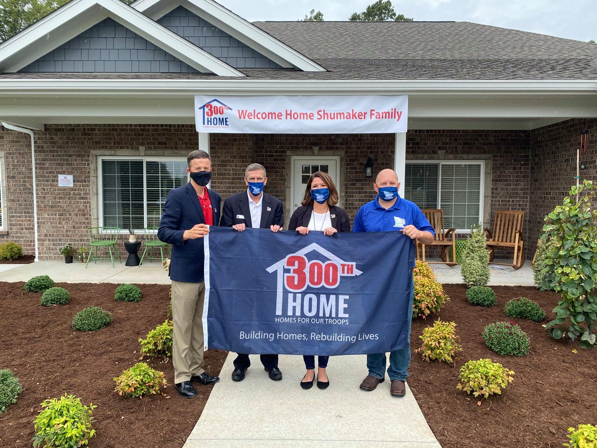 MVPVisuals's tweet photo. It's #VeteransDay and we want to shine a light on our charity partner @HomesForOurTrps  and the amazing work they do to. Each year we aim to donate $10K from our custom tent sales to help them build special homes for injured veterans. Visit them at https://t.co/NgI1w3Io4o 🗽 https://t.co/tqnQ8ktZlU