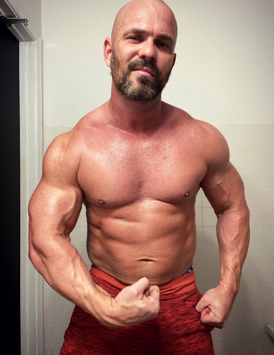 OwenHawkXXX's tweet photo. Think I nailed these photos https://t.co/uN4rPGqMcF