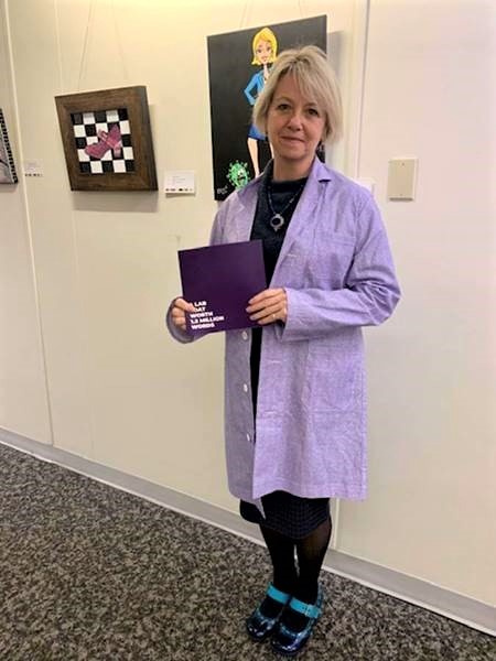 csmls's tweet photo. Dr. Bonnie Henry, BC's Provincial Health Officer, wears the #IndigoLabCoat to recognize #MedLab professionals. 

Learn more about the lab coat worth 1.2 million words at https://t.co/wCrI7fJx4r https://t.co/1QSKwlm1v3