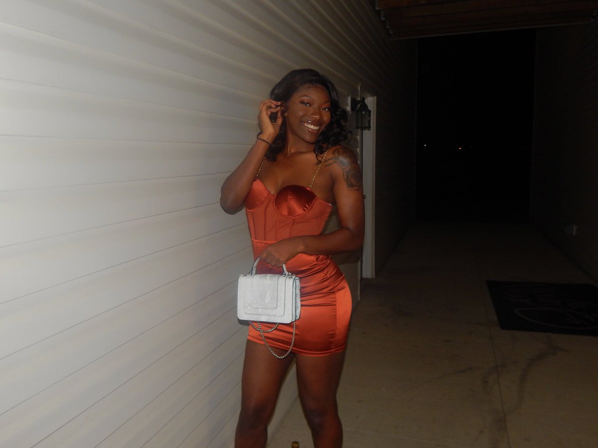 Nish2brazy's tweet photo. I’ll leave a bitch mad with the stuck face 🧡 https://t.co/AM6jlC8Bki