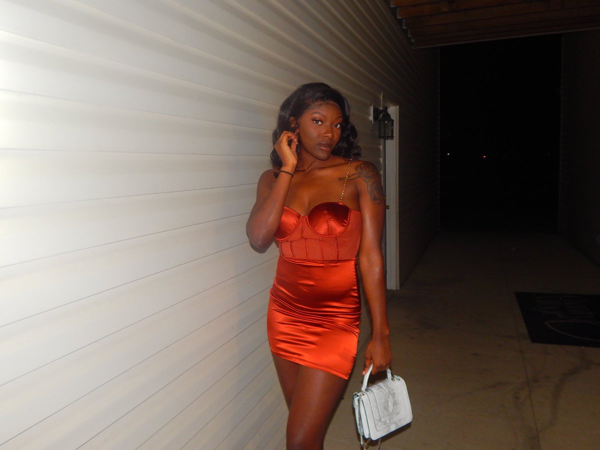 Nish2brazy's tweet photo. I’ll leave a bitch mad with the stuck face 🧡 https://t.co/AM6jlC8Bki