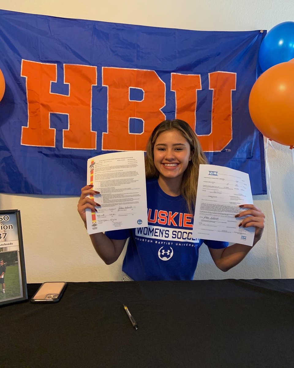 _juleszz's tweet photo. #NationalSigningDay @HBUWSoccer https://t.co/uj92OyVvDP