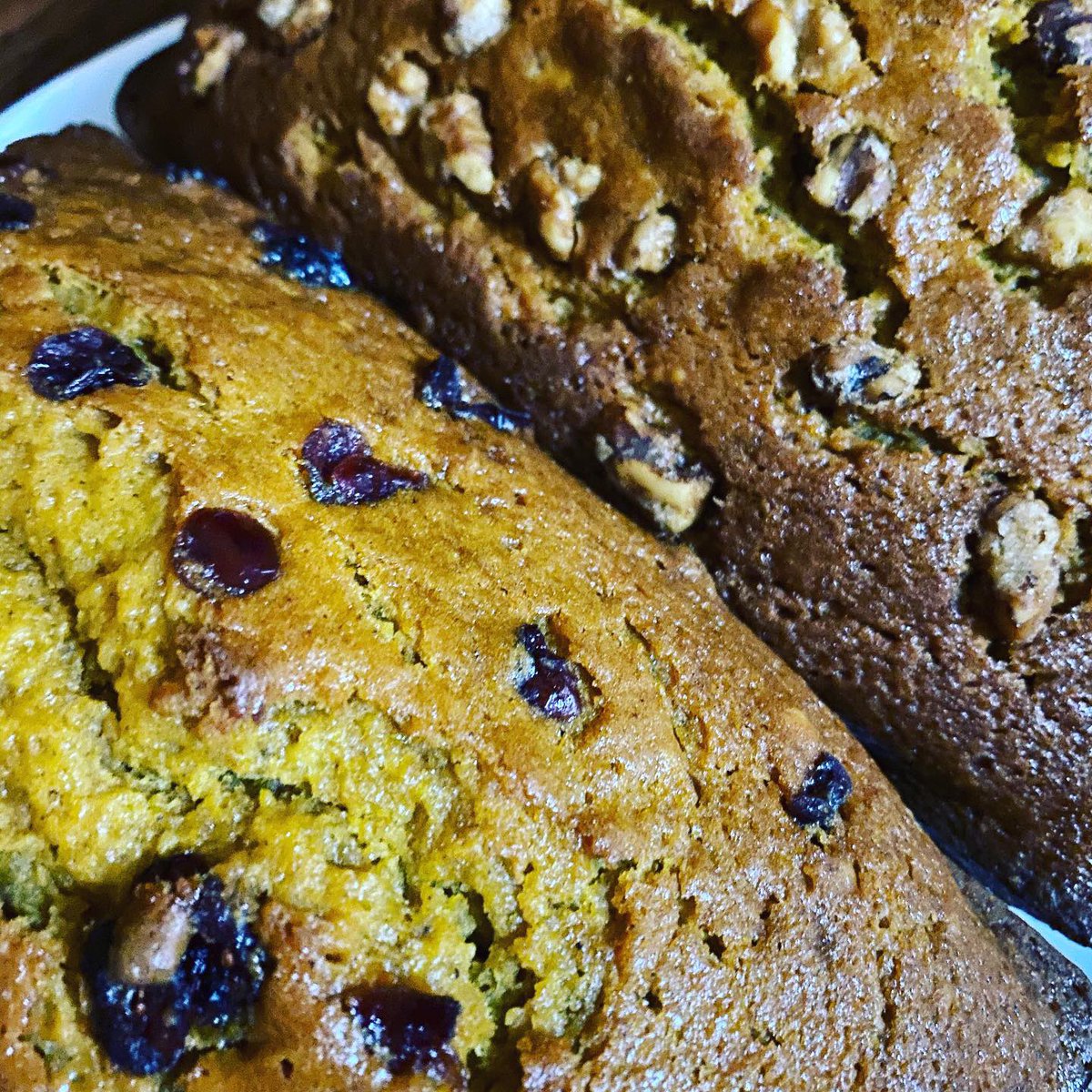 itaaronchasteen's tweet image. Anyone want to get married? I’m not necessarily a bread winner but I am a bread baker. 🧑🏼‍🍳🍞🤷🏼‍♂️ 

#pumpkinbread #BreadForThePeople #BakingInSpace